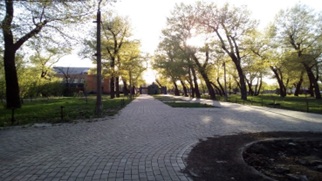 Пул, який складається з нерухомого майна та майнових прав на нерухоме майно: майнові права на вбудовані нежитлові приміщення, які складаються із приміщень відділення банку (приміщення першого поверху з № 1-1 по № 1-14), загальною площею 156,9 кв.м. Адреса знаходження: Автономна Республіка Крим, м. Севастополь, вул. Леніна, 45. Зареєстровано в КП «Бюро технічної інвентаризації та державної реєстрації об’єктів нерухомого майна» Севастопольської міської Ради за № 1729 (Реєстрова книга № 19 нж). Інв. № 1030001008, житловий будинок з надвірними побудовами загальною площею 131,1 кв.м. Адреса знаходження: Україна, Автономна Республіка Крим, м. Сімферополь, вул. Сочинська, 51. Реєстраційний номер об’єкту нерухомого майна 170024301101. Інв. № 4000003343, земельна ділянка загальною площею 0,045га, кадастровий № 0110100000:03:008:0409, цільове призначення для будівництва і обслуговування житлового будинку, господарських будівель і споруд присадибна ділянка). Адреса знаходження: Україна, Автономна Республіка Крим, м. Сімферополь, вул. Сочинська, 51. Реєстраційний номер об’єкту нерухомого майна 170082101101. Інв. № 4000003344, комплекс будівель, загальною площею 4 293,10 кв.м. в складі: - основна будівля з підвалом з прибудовами «А-3», «А/п», «А1-1», «А2-1», площею 3130,5 кв.м., - основна будівля «Д-1», площею 812,6 кв.м., - основна будівля «И-1», площею 350,0 кв.м.. Адреса знаходження: Донецька обл., м. Маріуполь, проспект Карпова, 1. Реєстраційний номер об’єкту нерухомого майна 348227614123. Інв. № 4000055805, майновий комплекс, до складу якого входить друга черга комплексу громадсько-розважального центру загальною площею 1 019,9 кв.м. в складі якого: - адміністративно-побутова будівля з гаражем в літ. Б-2, площею 236,8 кв.м., - будівля кафе літ. А-2, площею 783,1 кв.м., - атракціон з господарськими спорудами. Адреса знаходження: Донецька область, м. Донецьк, вул. Куйбишева, 120а. Реєстраційний номер об’єкту нерухомого майна 2389901714101. Інв. № 4000057922.